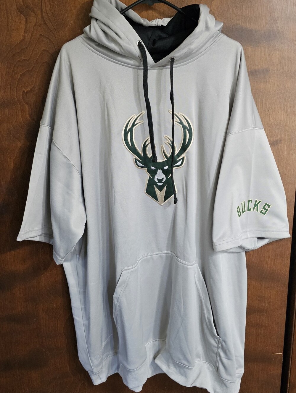 Fanatics 4XLT Milwakee Bucks Short Sleeve Hoodie, NBA
